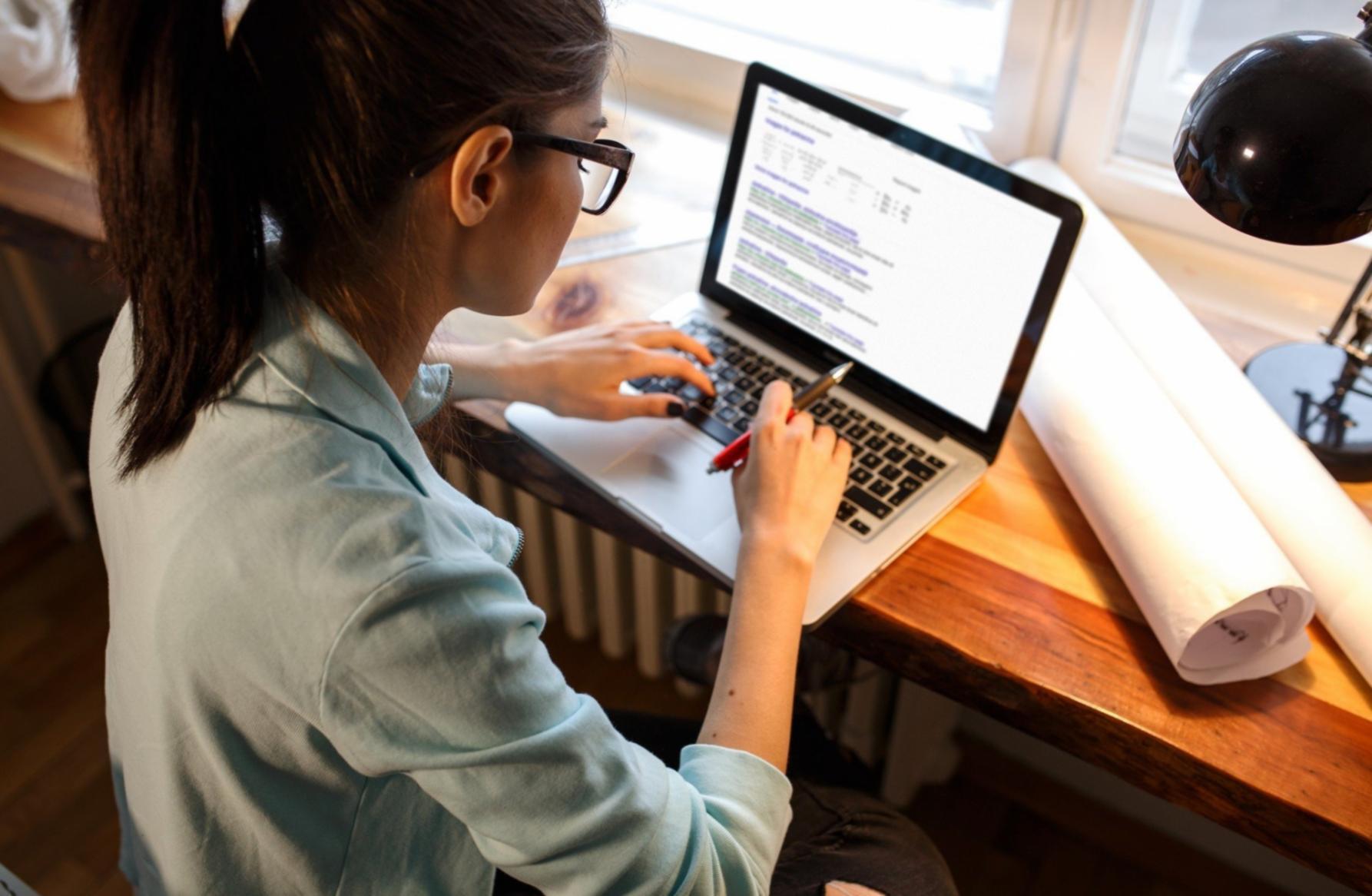 Session de formation avec analyse de tableaux de bord financiers